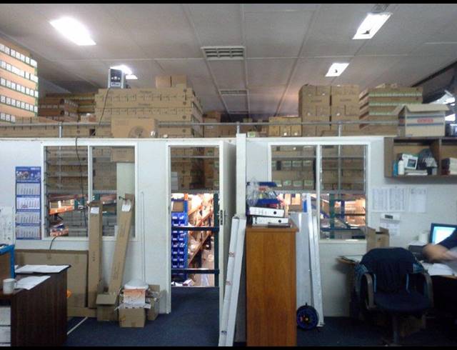 819M² WAREHOUSE TO LET IN SALT RIVER